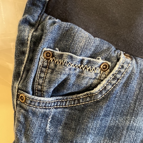 Duo Maternity Capris - Picture 4 of 6